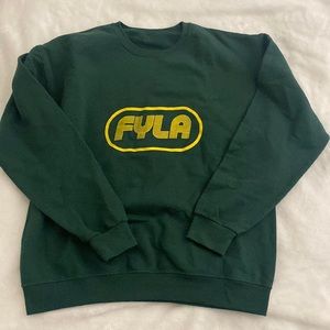 green//yellow graphic crew neck ⭐️🌲